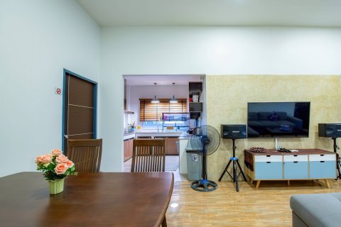 Casa de 3 dormitorios en Pattaya, Tailandia № 155648 - foto 15