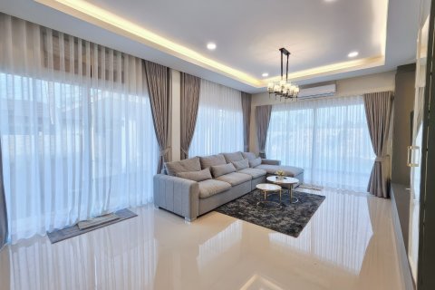 Casa de 3 dormitorios en Pattaya, Tailandia № 155651 - foto 5