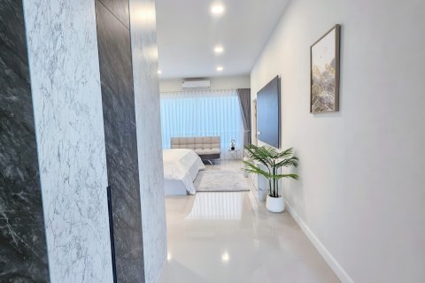Casa de 3 dormitorios en Pattaya, Tailandia № 155651 - foto 17