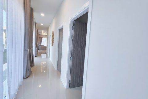 Casa de 3 dormitorios en Pattaya, Tailandia № 155651 - foto 11
