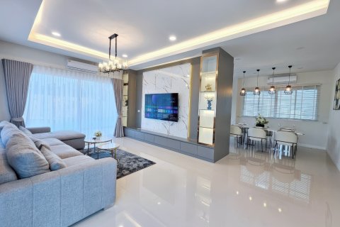 Casa de 3 dormitorios en Pattaya, Tailandia № 155651 - foto 4