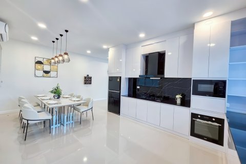 Casa de 3 dormitorios en Pattaya, Tailandia № 155651 - foto 9