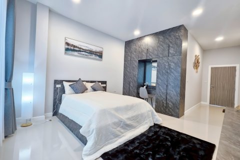 Casa de 3 dormitorios en Pattaya, Tailandia № 155651 - foto 12