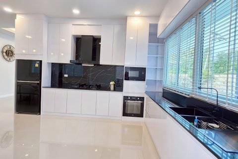Casa de 3 dormitorios en Pattaya, Tailandia № 155651 - foto 10