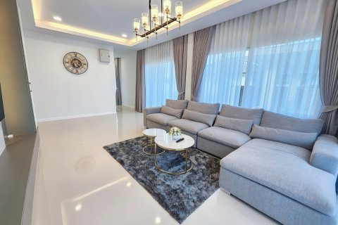 Casa de 3 dormitorios en Pattaya, Tailandia № 155651 - foto 6