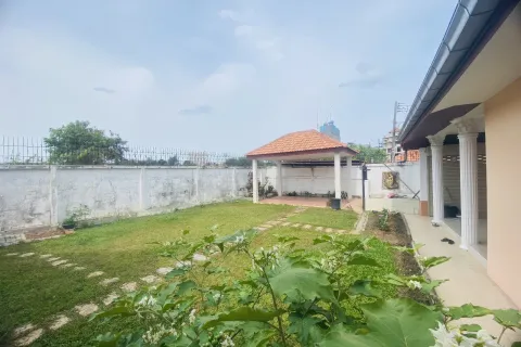Casa de 3 dormitorios en Pattaya, Tailandia № 155646 - foto 2