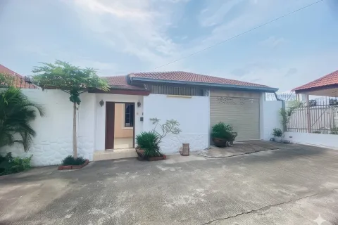 Casa de 3 dormitorios en Pattaya, Tailandia № 155646 - foto 5