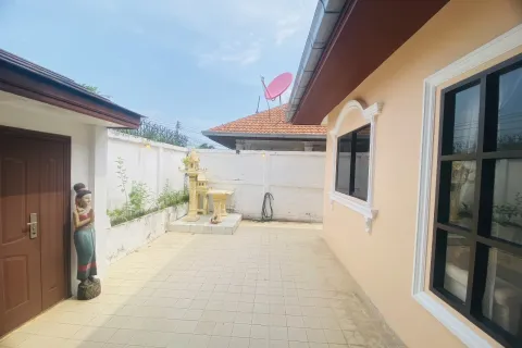 Casa de 3 dormitorios en Pattaya, Tailandia № 155646 - foto 6