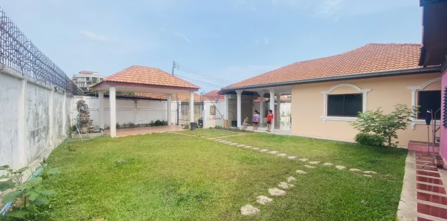 Casa de 3 dormitorios en Pattaya, Tailandia № 155646