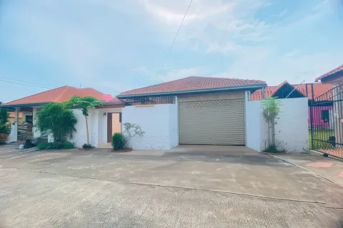 Casa de 3 dormitorios en Pattaya, Tailandia № 155646 - foto 4