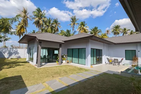 Casa de 3 dormitorios en Pattaya, Tailandia № 155650 - foto 4