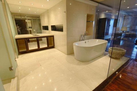 Condominio de 2 dormitorios en Bang Rak, Bangkok, Tailandia № 133681 - foto 8