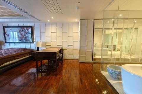 Condominio de 2 dormitorios en Bang Rak, Bangkok, Tailandia № 133681 - foto 7