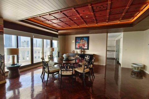 Condominio de 2 dormitorios en Bang Rak, Bangkok, Tailandia № 133681 - foto 2