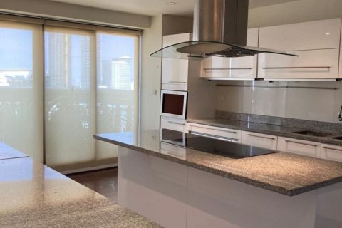 Condominio de 2 dormitorios en Bang Rak, Bangkok, Tailandia № 133681 - foto 5