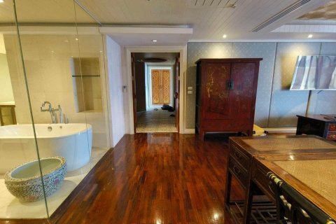 Condominio de 2 dormitorios en Bang Rak, Bangkok, Tailandia № 133681 - foto 12