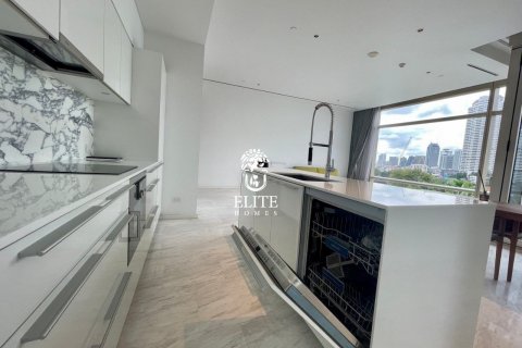 Condominio de 2 dormitorios en Sathon, Bangkok, Tailandia № 133675 - foto 24