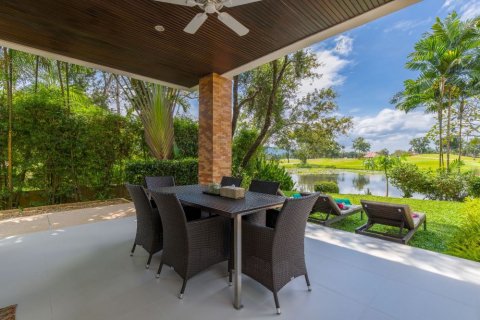 Chalet de 5 dormitorios en Phuket, Tailandia № 133805 - foto 16