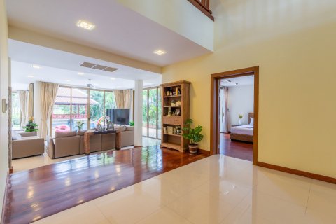 Chalet de 5 dormitorios en Phuket, Tailandia № 133805 - foto 14