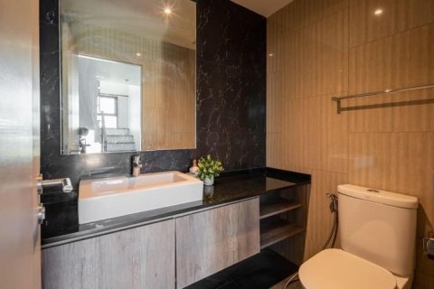 Condominio de 3 dormitorios en Phra Khanong, Bangkok, Tailandia № 133806 - foto 8
