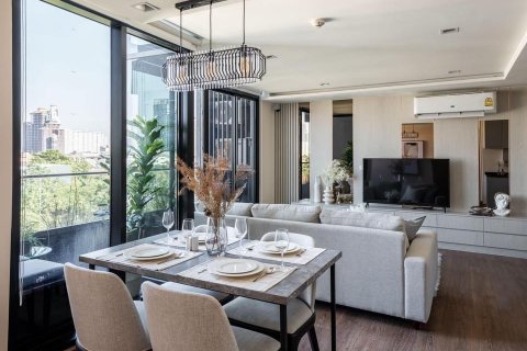 Condominio de 3 dormitorios en Phra Khanong, Bangkok, Tailandia № 133806 - foto 2
