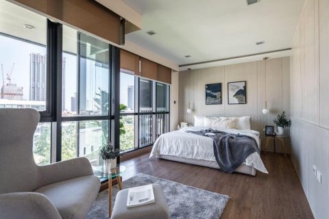Condominio de 3 dormitorios en Phra Khanong, Bangkok, Tailandia № 133806 - foto 17