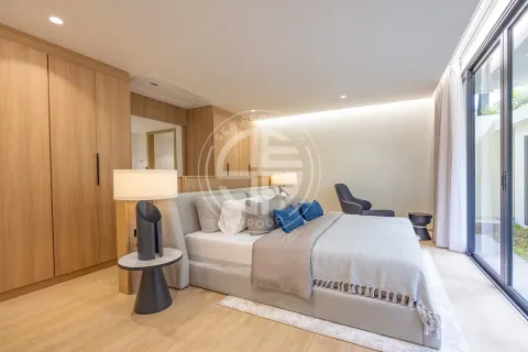Chalet de 4 dormitorios en Bang Tao, Tailandia № 190688 - foto 8