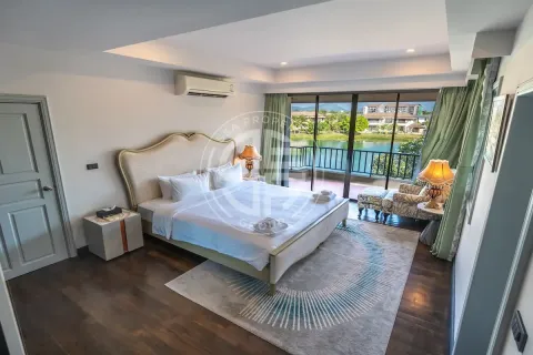 Chalet de 4 dormitorios en Bang Tao, Tailandia № 190689 - foto 6