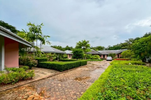 Chalet de 5 dormitorios en Cha-am, Tailandia № 135168 - foto 8