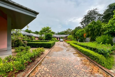 Chalet de 5 dormitorios en Cha-am, Tailandia № 135168 - foto 7