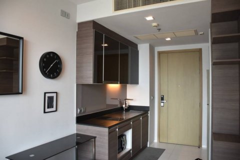 Condominio de 1 dormitorio en Khlong Toei, Bangkok, Tailandia № 135165 - foto 2