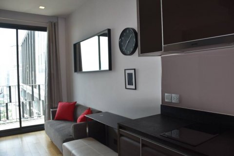 Condominio de 1 dormitorio en Khlong Toei, Bangkok, Tailandia № 135165