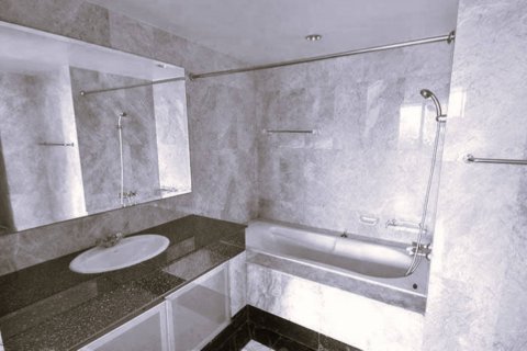 Ático de 3 dormitorios en Bangkok, Tailandia № 181240 - foto 16