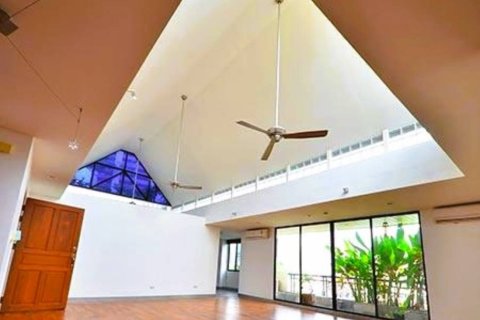 Ático de 3 dormitorios en Bangkok, Tailandia № 181240 - foto 7