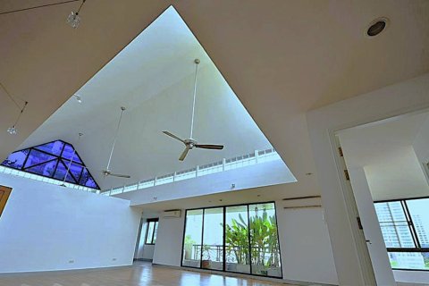 Ático de 3 dormitorios en Bangkok, Tailandia № 181240 - foto 6