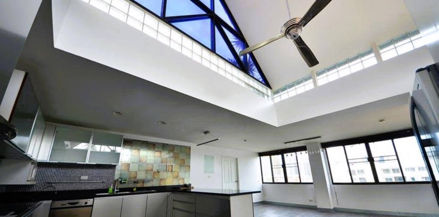 Ático de 3 dormitorios en Bangkok, Tailandia № 181240