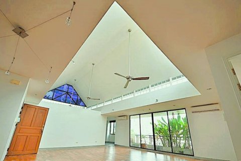 Ático de 3 dormitorios en Bangkok, Tailandia № 181240 - foto 5