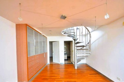 Ático de 3 dormitorios en Bangkok, Tailandia № 181240 - foto 8