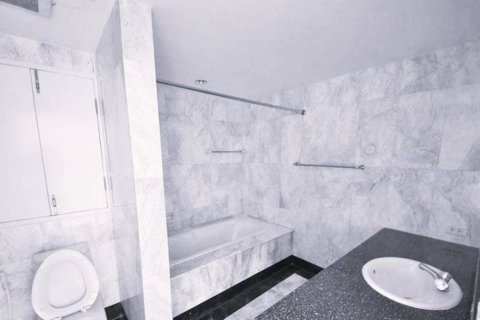 Ático de 3 dormitorios en Bangkok, Tailandia № 181240 - foto 15