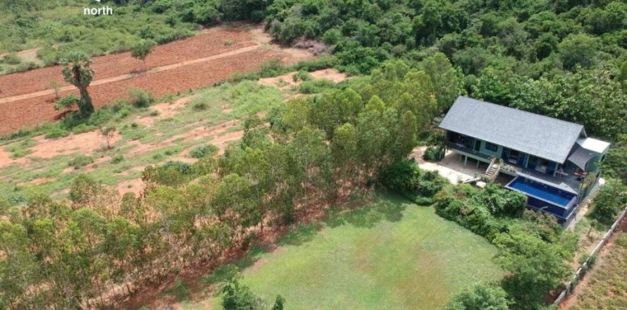 House in Prachuap Khiri Khan, Thailand 4 bedrooms № 162448