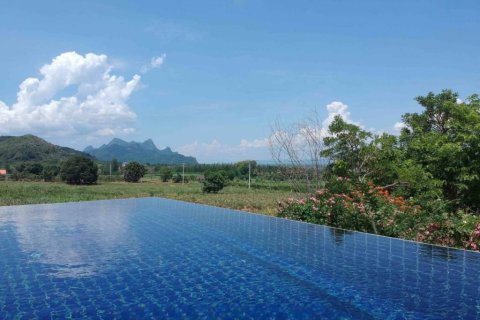 House in Prachuap Khiri Khan, Thailand 4 bedrooms № 162448 - photo 3
