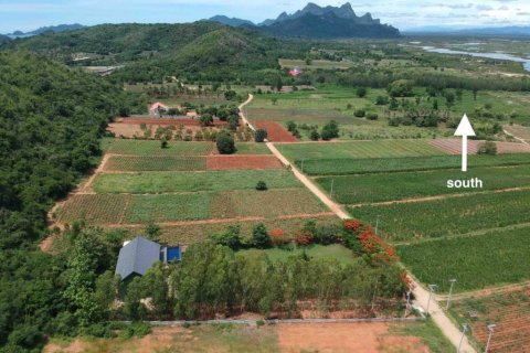 House in Prachuap Khiri Khan, Thailand 4 bedrooms № 162448 - photo 2