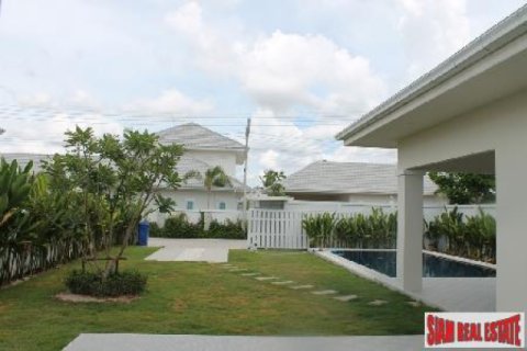 Chalet de 3 dormitorios en Hua Hin, Tailandia № 202513 - foto 4