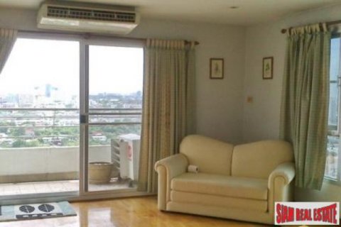 Apartamento de 2 dormitorios en Bangkok, Tailandia № 202515 - foto 3