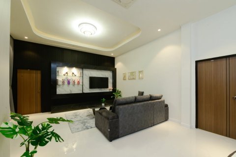 Casa de 3 dormitorios en Pattaya, Tailandia № 152297 - foto 11