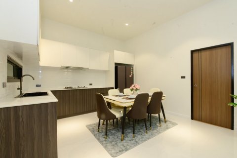 Casa de 3 dormitorios en Pattaya, Tailandia № 152297 - foto 14