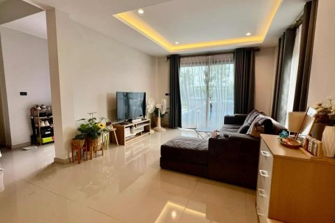 Casa de 3 dormitorios en Pattaya, Tailandia № 152295 - foto 8