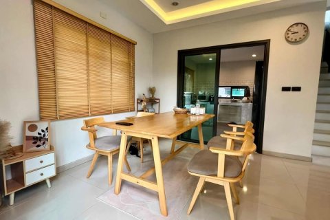 Casa de 3 dormitorios en Pattaya, Tailandia № 152295 - foto 3