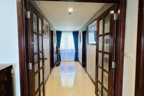Condominio de 2 dormitorios en Chon Buri, Tailandia № 152300 - foto 11