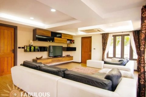 Chalet de 5 dormitorios en Rawai, Tailandia № 179369 - foto 16
